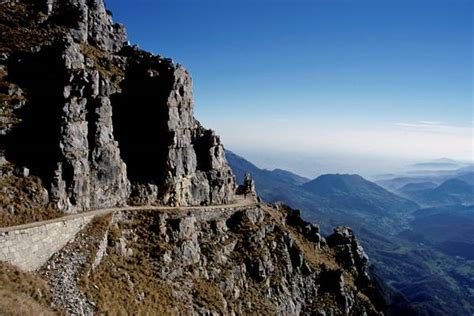 Strada Delle Gallerie Al Monte Pasubio Rifugio Gen Papa Salita A