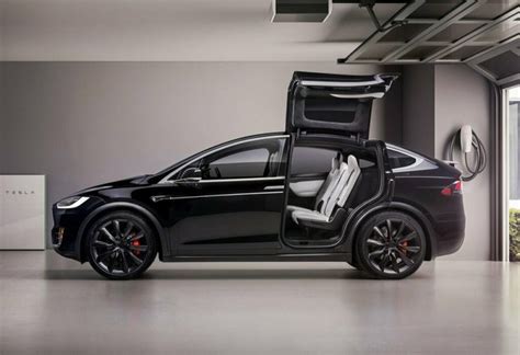 Performances Tesla Model X Plaid AWD Moniteur Automobile