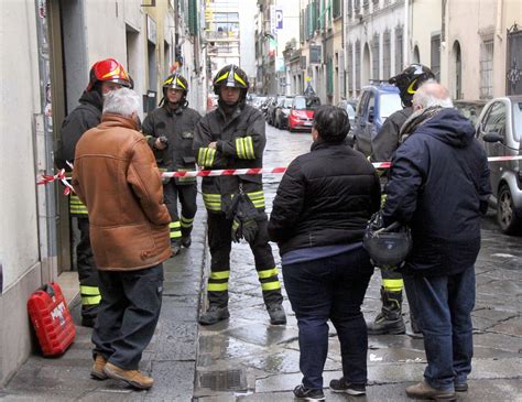 Fuga Di Gas Evacuati Tre Palazzi Foto