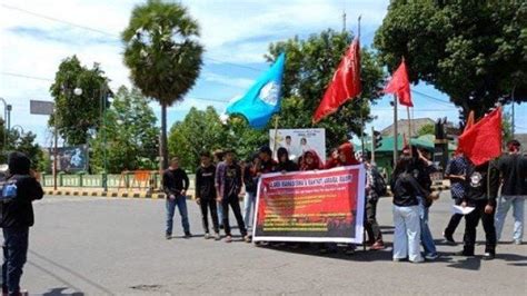 Mahasiswa Demo Tuntut Kapolres Lutra Dicopot Pasca Tambang Emas Ilegal