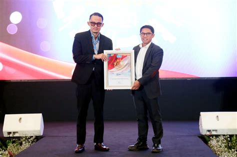 Bri Life Raih Penghargaan 6th Anniversary Indonesia Bumn Awards 2024