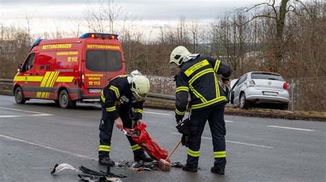 Vorfahrt Missachtet Zwei Verletzte Nach Zusammensto An Kreuzung In