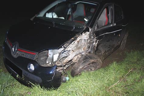 Alkoholisierter Autofahrer Prallt Gegen Baum Hille Mindener Tageblatt