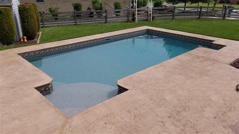 Geometric Vinyl Liner Pool With Tanning Ledge And Cantilevered Stamped