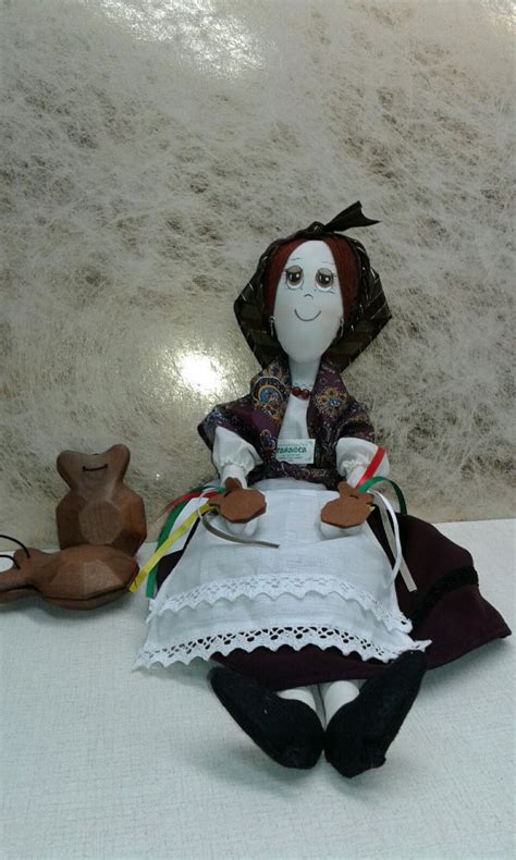 Nueva Muñeca Regional Leonesa con Castañuelas Manualidades Taracea