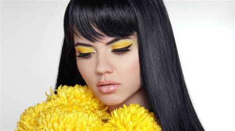 Yellow eye-shadow is not for the woman who wants to blend in with the ...