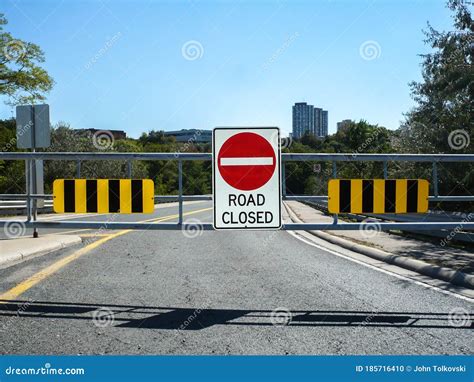 Road Closed Sign on a Highway on-ramp Gate Stock Photo - Image of ...