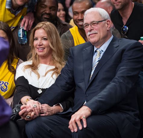 NY Knicks: Jeanie Buss warned Phil Jackson not to take Knicks job
