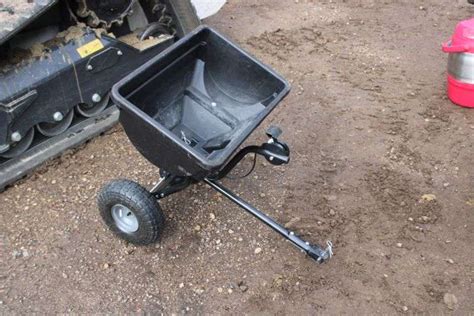 pull  spreader  lee real estate auction service