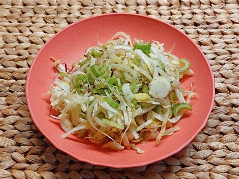 Stangensellerie Fenchel Salat