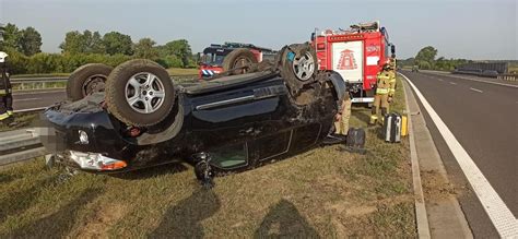 Dachowanie samochodu na autostradzie A4 koło Przeworska ZDJĘCIA Nowiny