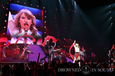 In Photos: Taylor Swift @ O2 Arena, London / In Depth // Drowned In Sound