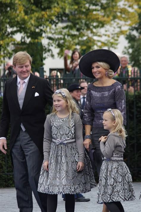 Koning Willem Alexander En Koningin Maxima Met Hun Kinderen Op De