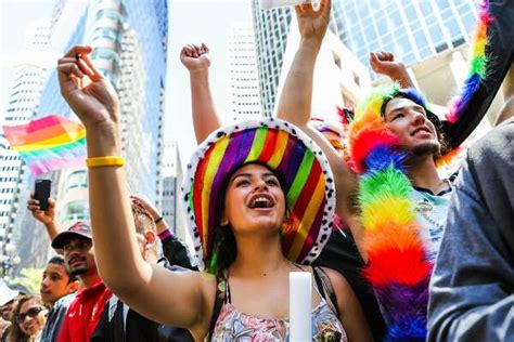 Hundreds Of Thousands Celebrate Sf Pride Parade