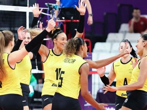 V Lei Praia Vence Na Estreia E Vai S Semifinais Do Mundial De Clubes