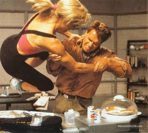 Total Recall Publicity Still Of Arnold Schwarzenegger Sharon Stone