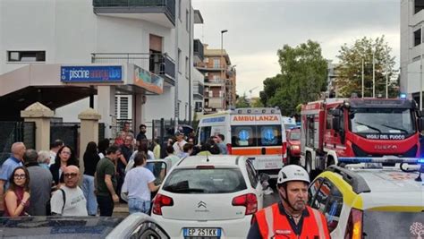 Terrore A Bari Crolla Il Controsoffitto Di Una Piscina Feriti Due