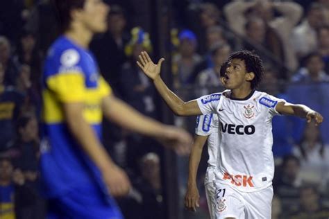 Herói Romarinho celebra gol Minha estrela brilhou