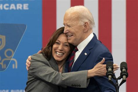 Biden e Kamala Harris atualizam logo de campanha após desistência ES HOJE