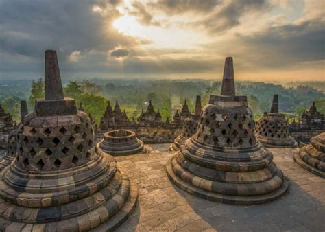 30+ Famous Indonesia Landmarks: Don't Miss These [2024]