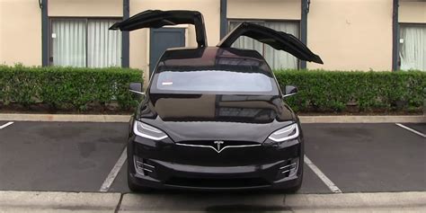 Tesla Model X Falcon Wing doors update - Business Insider