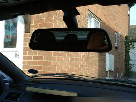 Auto Dipping Rear View Mirror Fitting Of A BMW Scorpio Unit Mondeo