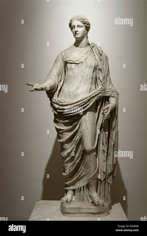 Demeter statue hi-res stock photography and images - Alamy