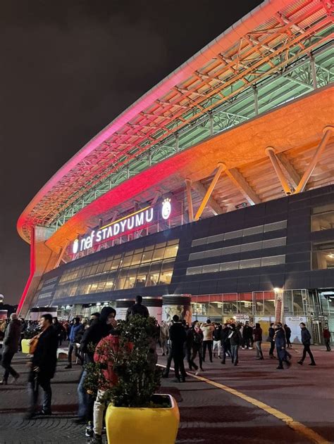 Munev Adl Kullan C N N Galatasaray M Panosundaki Pin Foto Raf