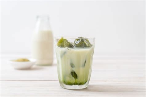 Cubo De Hielo Matcha T Verde Con Leche Foto Premium