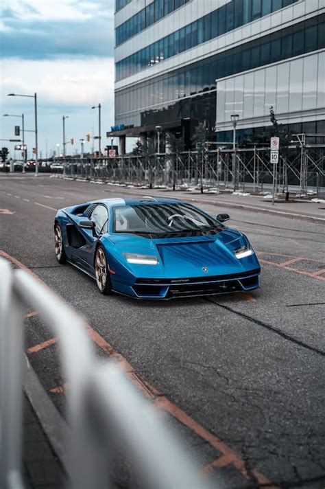 Blue Lamborghini Diablo · Free Stock Photo