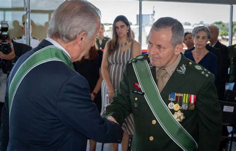 General Tom S Miguel Assume Comando Do Ex Rcito Cara E Coroa