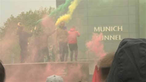 Manchester United V Liverpool Postponed After Protesting Fans Invade