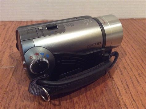 CANON VIXIA HF100 VIDEO CAMERA CAMCORDER 13803092004 EBay