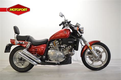 Te Koop HONDA VF 700 C SUPER MAGNA BikeNet