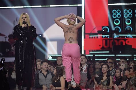 Avril Lavignes Award Show Appearance Interrupted By Topless Protestor