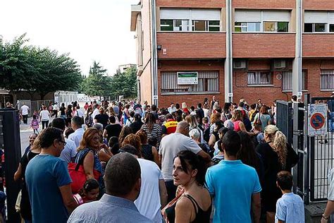 L Informatiu Més de 2 700 alumnes d Infantil i Primària tornen a les