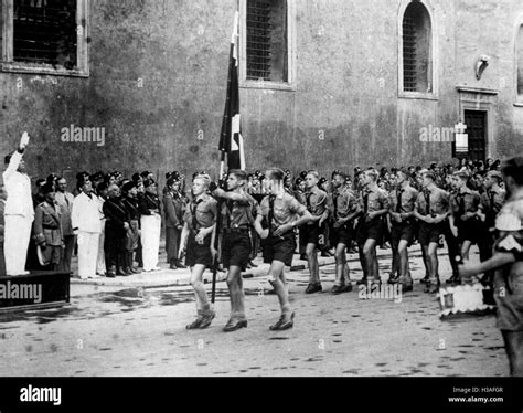 Fascist Youth Mussolini Black And White Stock Photos And Images Alamy