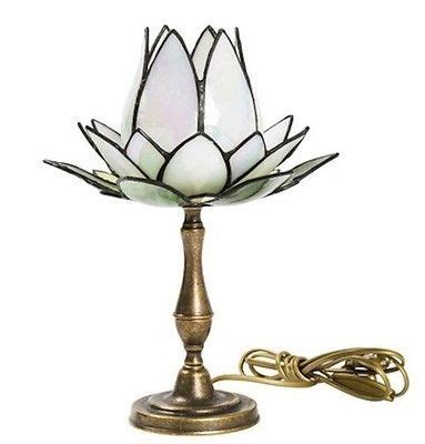 Lampada Da Tavolo Abat Jour In Ottone E Vetro Tiffany Tulipano Bianco