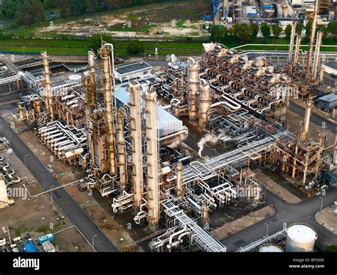 oil refinery  res stock photography  images alamy