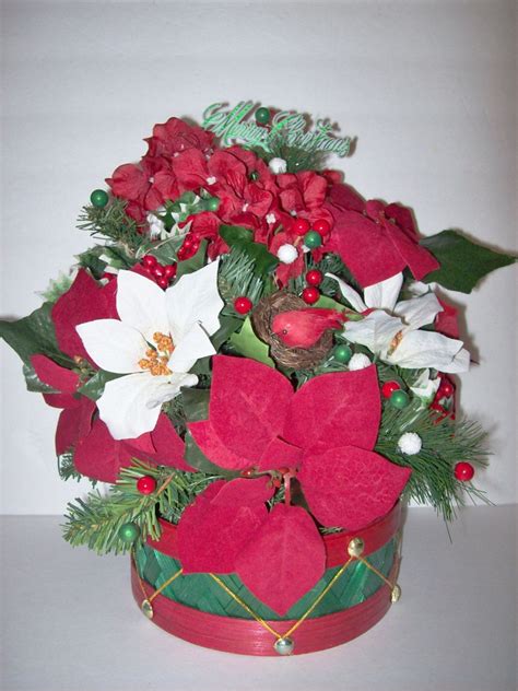 Christmas Poinsettia Centerpiece | Poinsettia centerpiece, Christmas centerpieces, Christmas ...