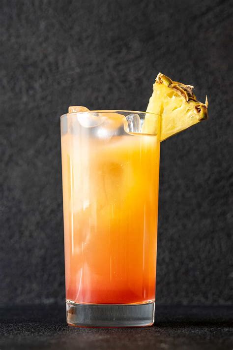 Malibu Sunset Cocktail - HowdyKitchen