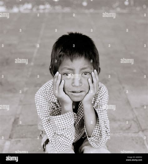 Portrait Noir Et Blanc Enfant Monde Banque De Photographies Et Dimages