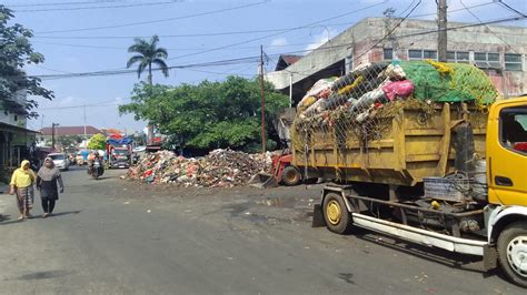 Adipura Kali Puluhan Ton Sampah Menggunung Di Area Pasar Merdeka