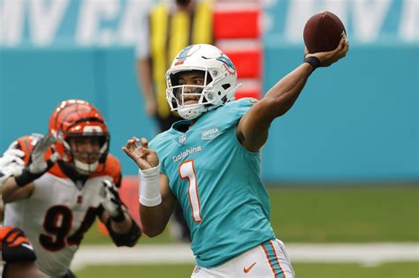 Miami Dolphins Qb Tua Tagovailoa Named Nfl Rookie Of The Week The