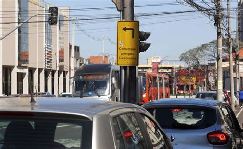 Cruzamento perigoso em bairro de Curitiba é uma roleta russa