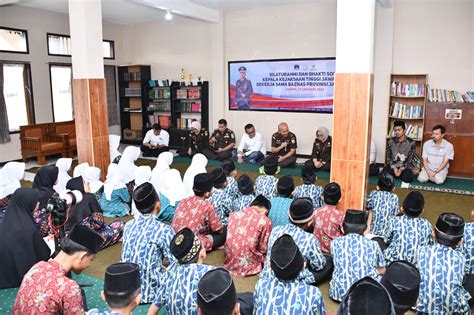 Kajati Jabar Beri Motivasi Siswa Siswi Dua Yayasan Yatim Piatu Rakyat