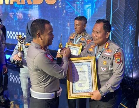 Jajaran Ditlantas Polda Papua Barat Raih 2 Penghargaan Dalam Rakernis