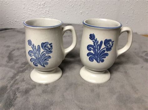 Set Of 2 Pfaltzgraff Yorktowne Footed Pedestal Coffee Cup Mug Blue Folk