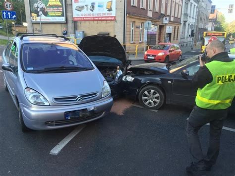 Wypadek w Chorzowie Zderzenie trzech samochodów Chorzów Nasze Miasto