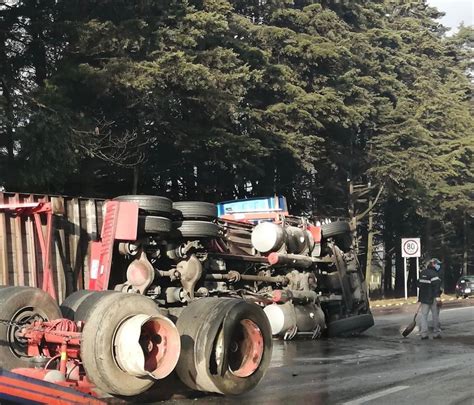 Tr Iler Queda Atravesado En La M Xico Toluca No Hay Lesionados